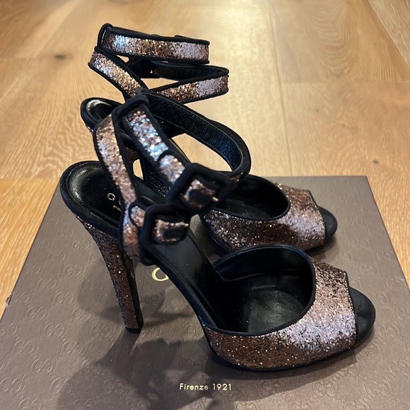 Authentic Gucci Glitter Heels - Picture 4 of 7